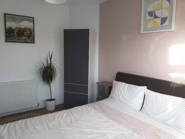 Double Room/Private Bathroom. Heathrow/Shepperton  Main Photo