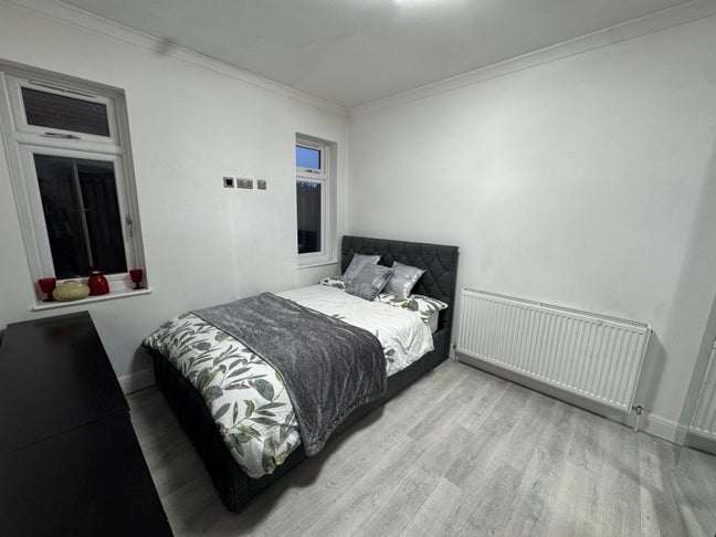 Spacious FamilyRoom Available - All Bills included Main Photo