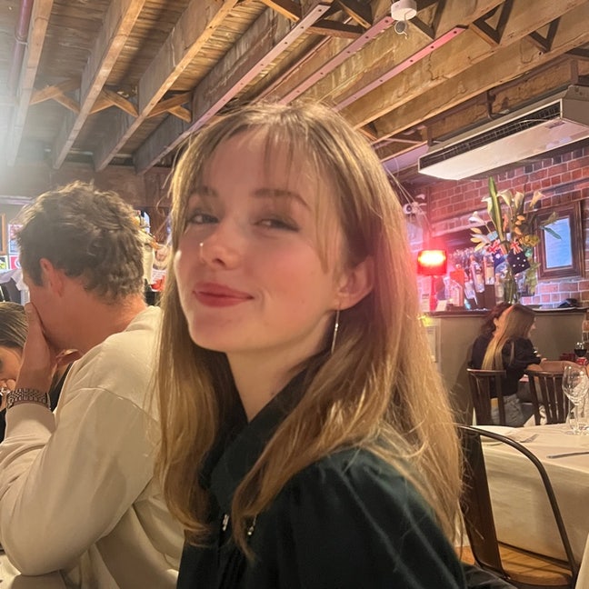 I am an 18 year old Australian looking for a ... Main Photo