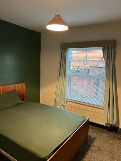 Furnished double bedroom available Main Photo