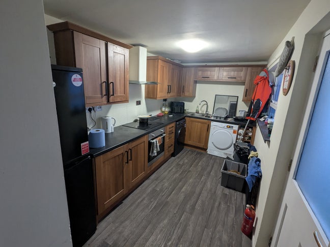 Nice Double Room available now  Main Photo