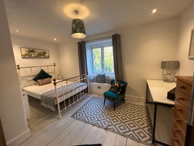 Double en-suite room in cosy Cotswold cottage Main Photo