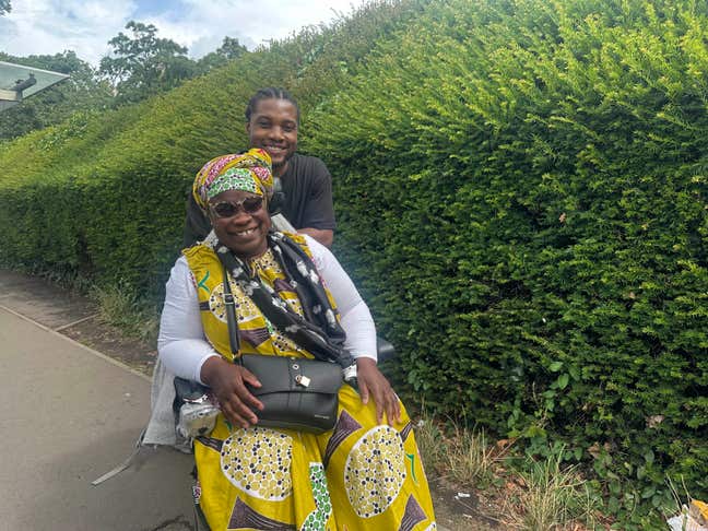 28 looking for 1 bed flat/ studio  Main Photo