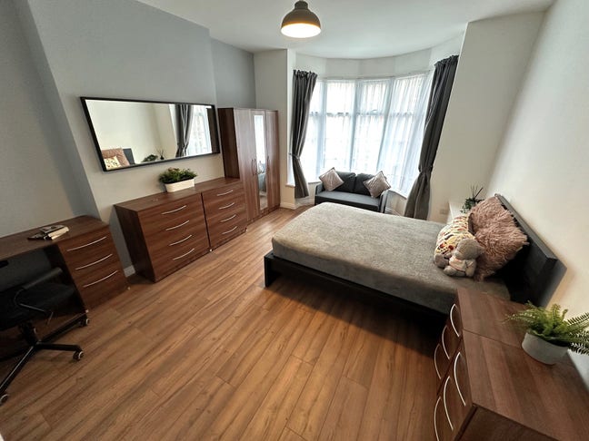 Stunning Dbl room in professional houseshare Main Photo