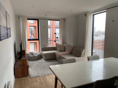 City-centre double room in 2B flat Main Photo