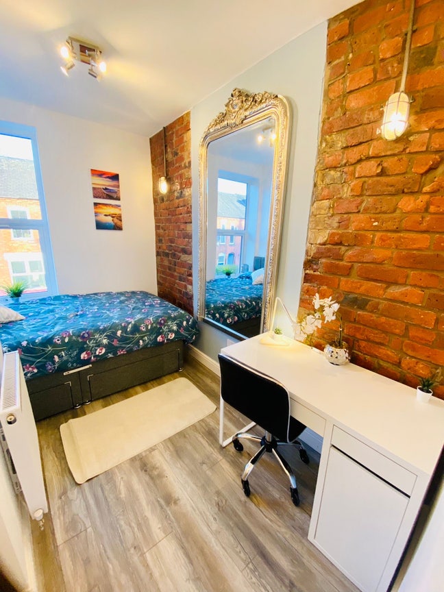 Designer 6 Bed Central Withington 🏠  Main Photo