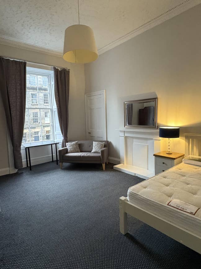 New Town/Central- Large Room Main Photo