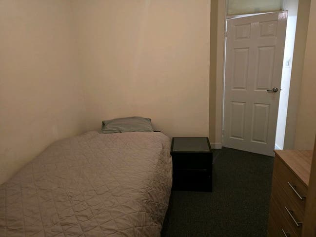 Nice and comfortable furnished bedroom Main Photo