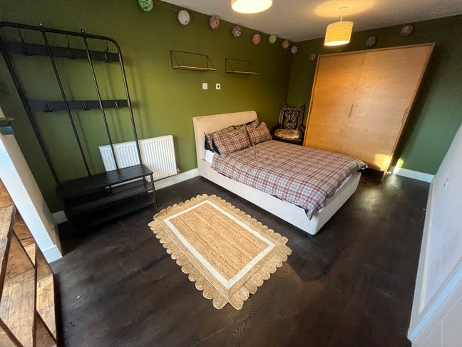 Large Double Bedroom Available in 4-Bed HMO Main Photo