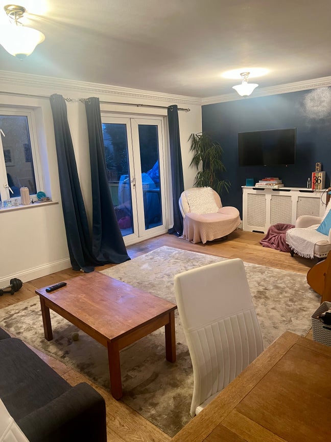 4bedroom house with two rooms available  Main Photo