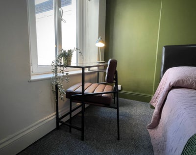 Professional Room in SA1 with Easy Parking Main Photo