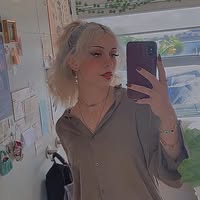 20 year old Female seeks a single or double room Main Photo