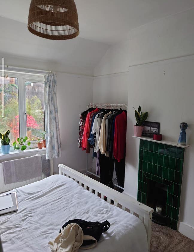 Bright room and private work space in Ladywell Main Photo