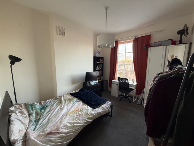 Large double room in Islington Main Photo