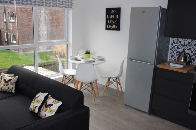 Space to Breathe:Oversized Ensuite on Ground Floor Main Photo