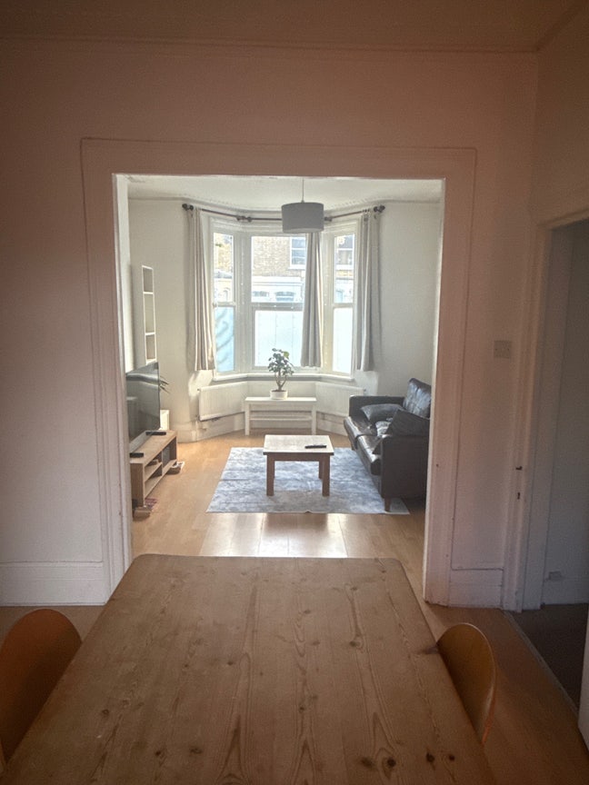 Cosy room in North London house - Seven Sisters Main Photo