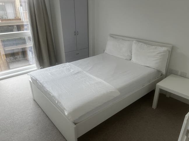 Double Bedroom + Private Bathroom in Neasden Main Photo