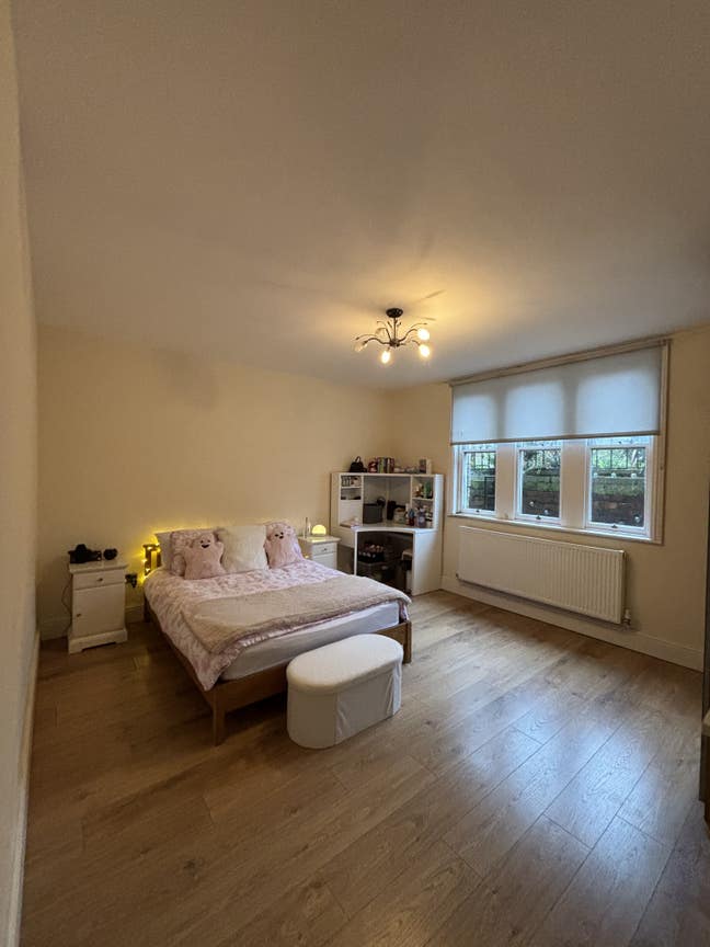 Spacious girly flat in the heart of Headingley   Main Photo
