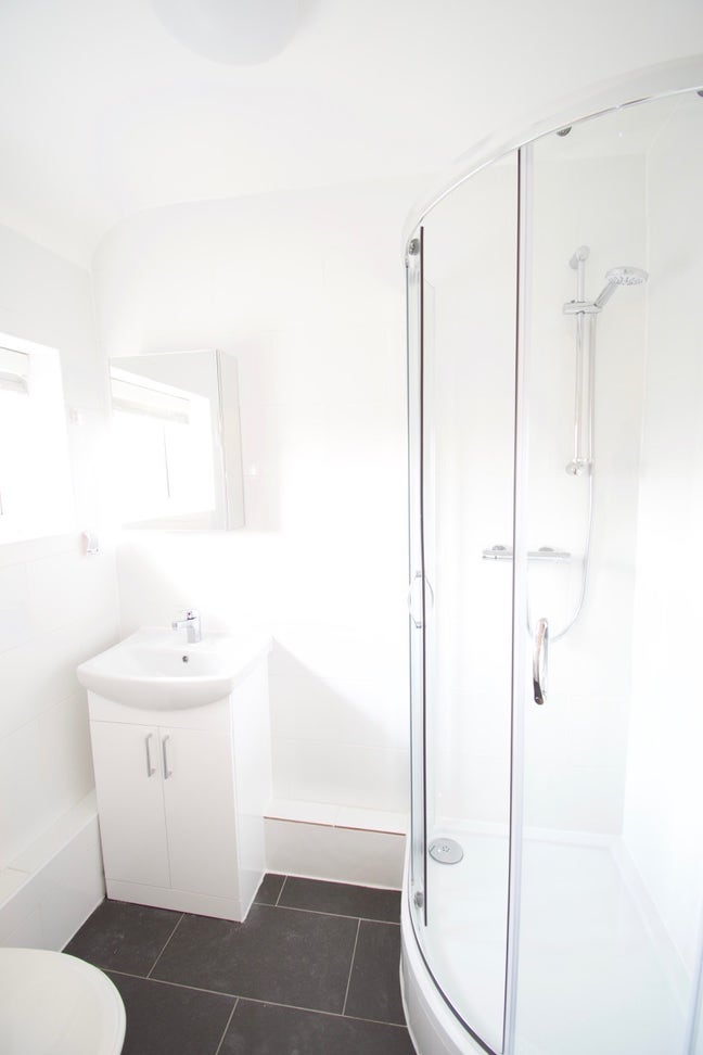 Spacious Double room- Cricklewood NW2 2RJ Main Photo