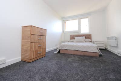         Ample Room - Modern - Camdem Town Main Photo