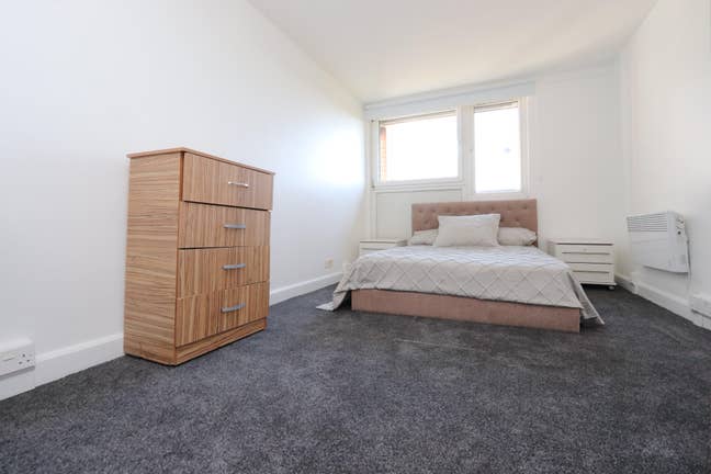         Ample Room - Modern - Camdem Town Main Photo