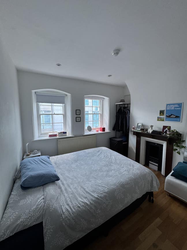 Small double room behind Liverpool Street Station Main Photo