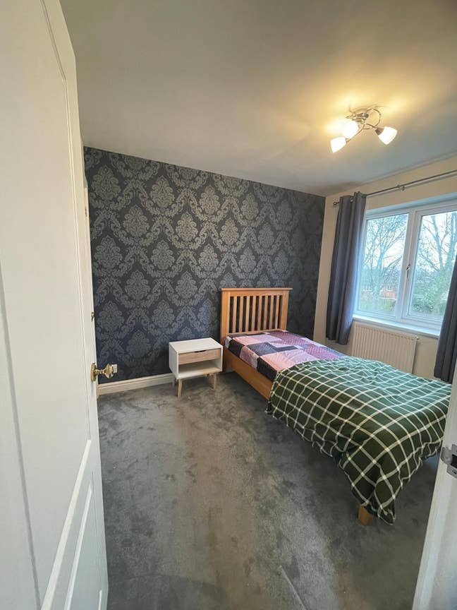 Master bedroom for rent Main Photo