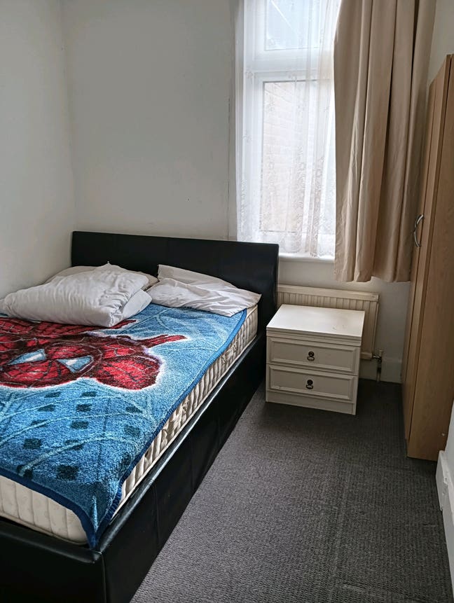 One shared room available.. Main Photo