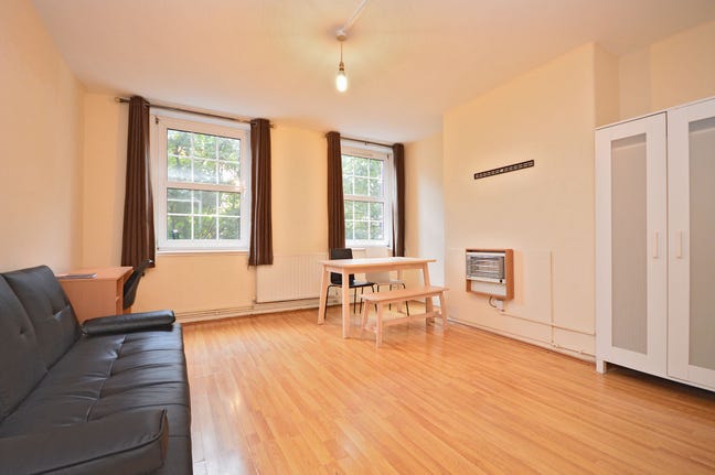 Spacious Double Room in Shared Flat - E1 Main Photo