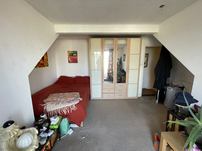 1 Double room with own outside space available. Main Photo