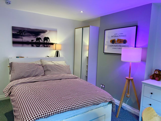 Spacious Large Room in Oval (All- Inclusive) Main Photo