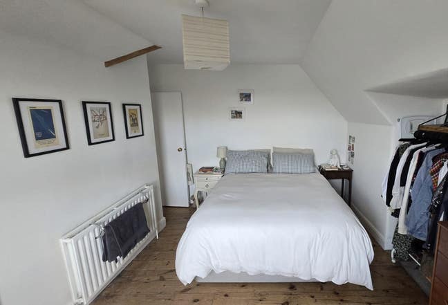 Double Room in 2-Bed Flat – Flatmate Mostly Abroad Main Photo