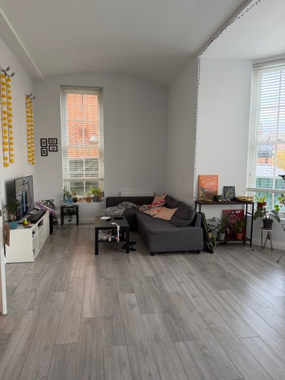 Spacious Double room with private bathroom  Main Photo