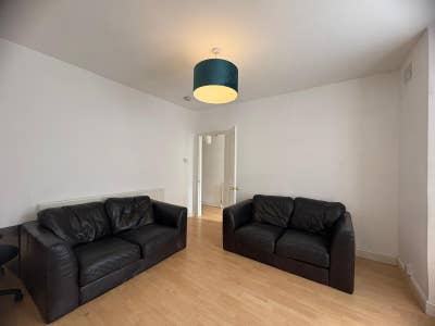 Four Bedroom House, Shepherds Bush W12 Main Photo