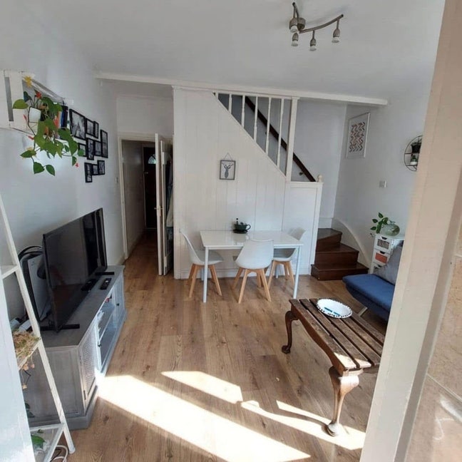 ** Room available in all female 3 bed house  Main Photo