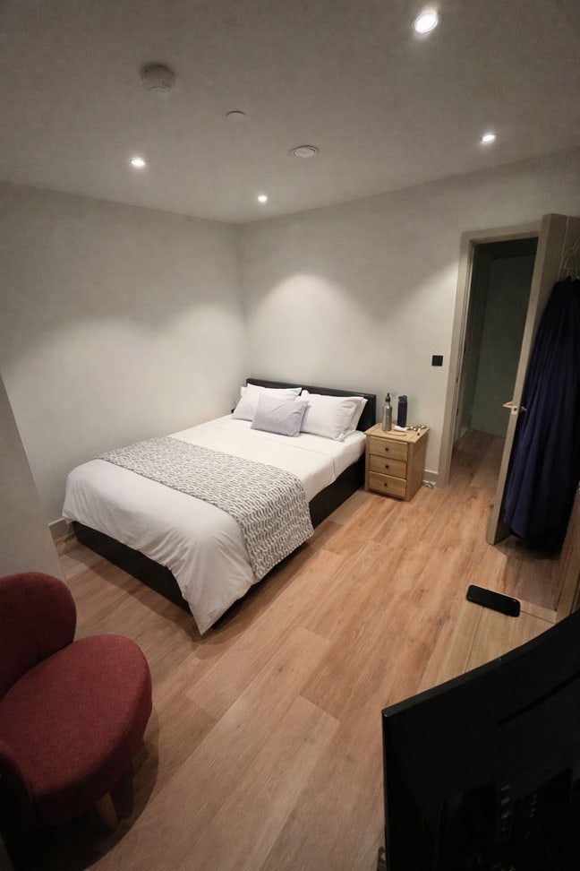 Double Room 5 mins from Tottenham Hale Main Photo