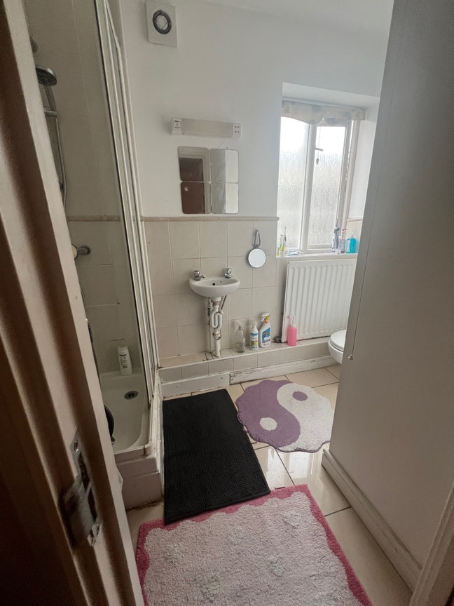 Double room with attached bath for a month Main Photo