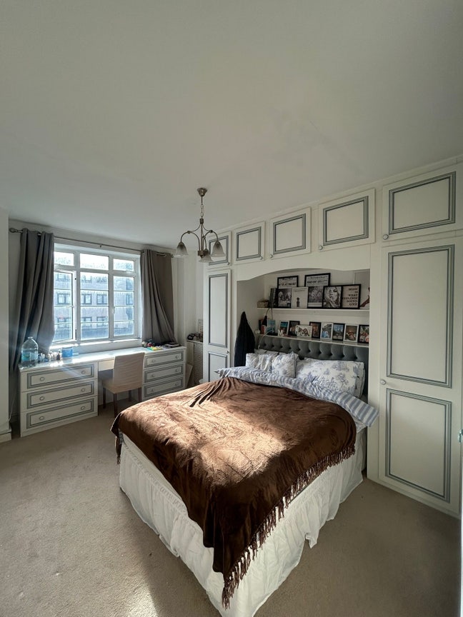 Spacious double room in West London!  Main Photo