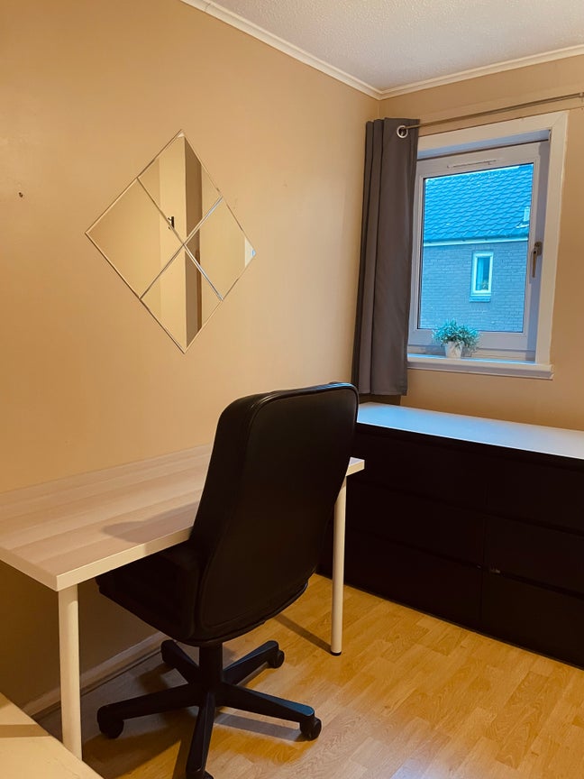 Calton - Double bedroom Main Photo