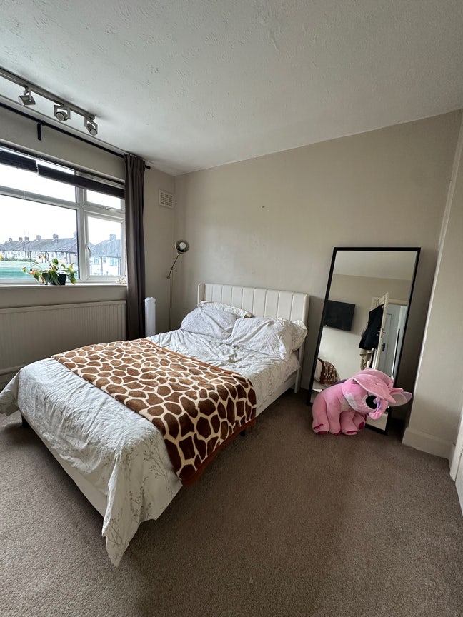 Gorgeous double bedroom in beautiful area Main Photo