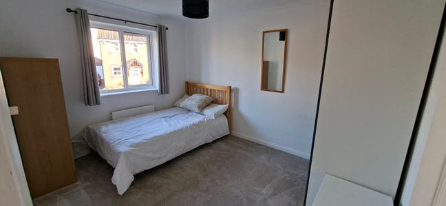 Large double in quiet residential area  Main Photo