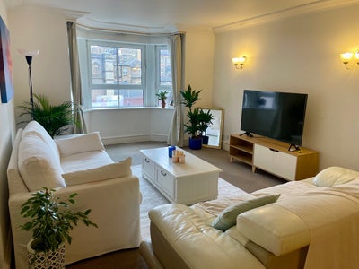 Bright Spacious Room | Gym & Sauna | High St Ken Main Photo