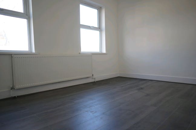 Full upstairs floor to rent, 3 bedrooms Main Photo
