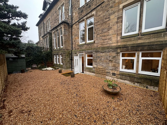 Self contained beautifully maintained garden flat Main Photo