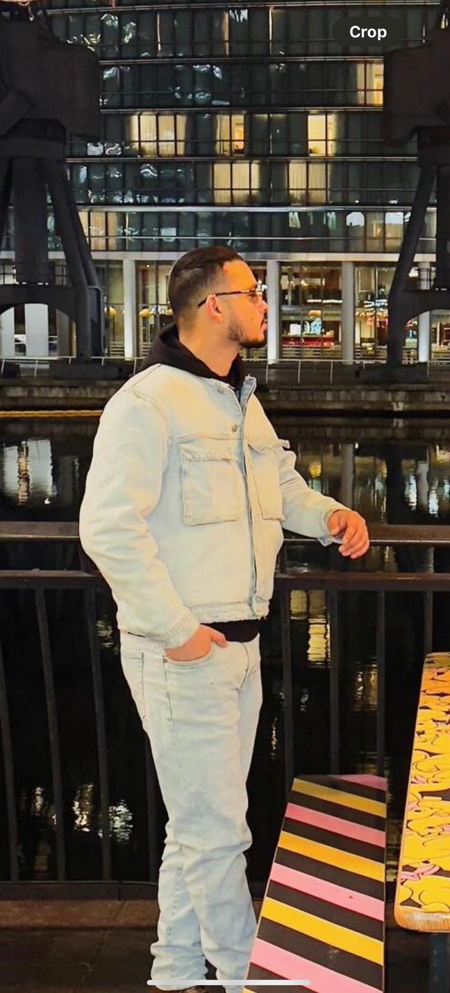 Professional seeking studio/1 bed Main Photo