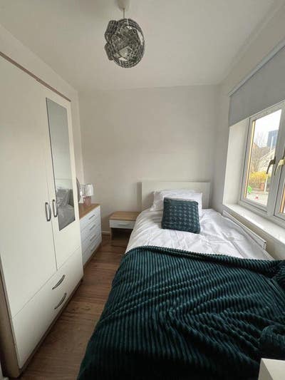 Modern Premium Room | Prime Location Main Photo