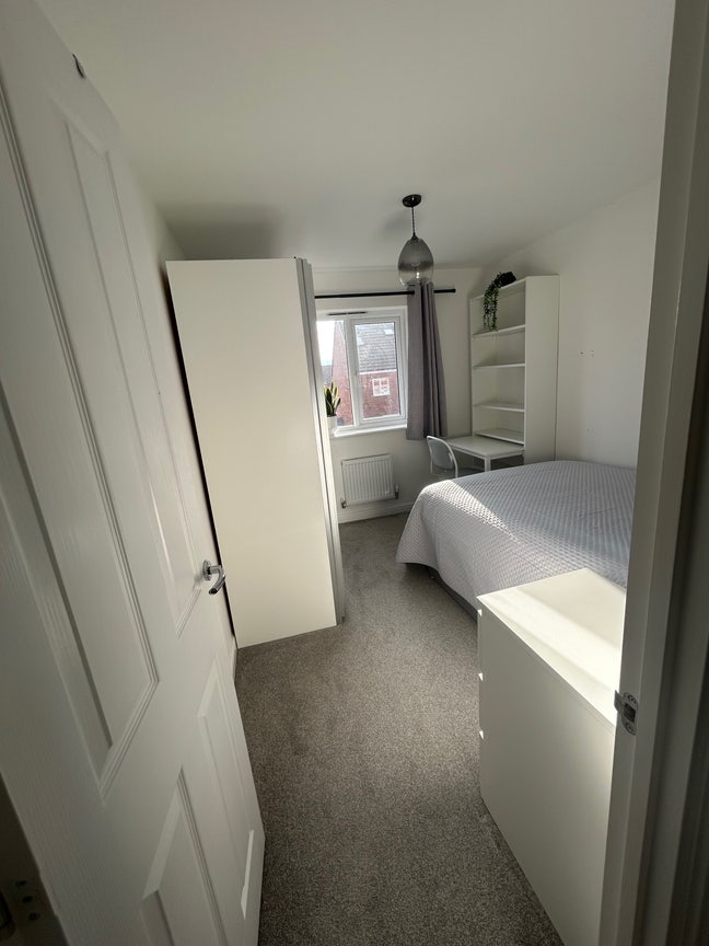 Private Bathroom |Bills Inc. |Parking |Quiet Home Main Photo