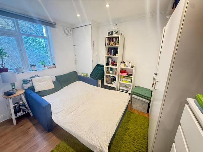 Studio flat 10 mins Fulham Broadway Station!!! Main Photo