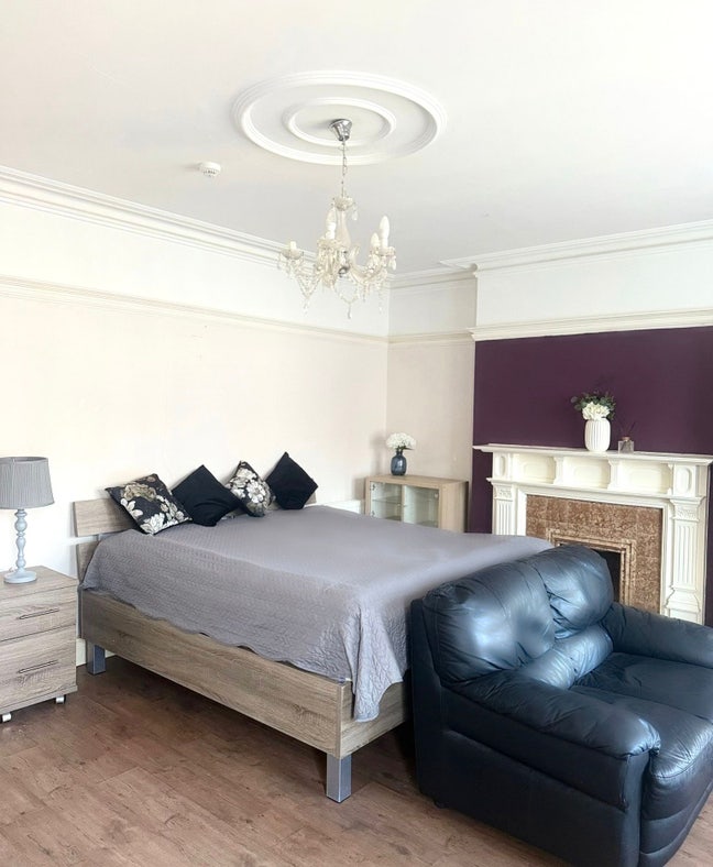 Double/signal Rooms available  Main Photo