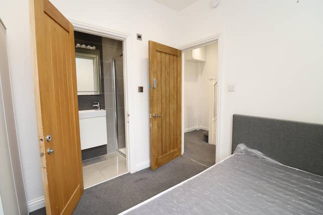 5 Min Walk from South Acton Station-Single Ensuite Main Photo